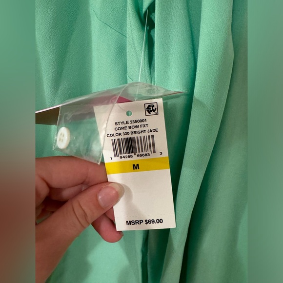 Women’s dress shirt, mint green, size medium. - Picture 3 of 4